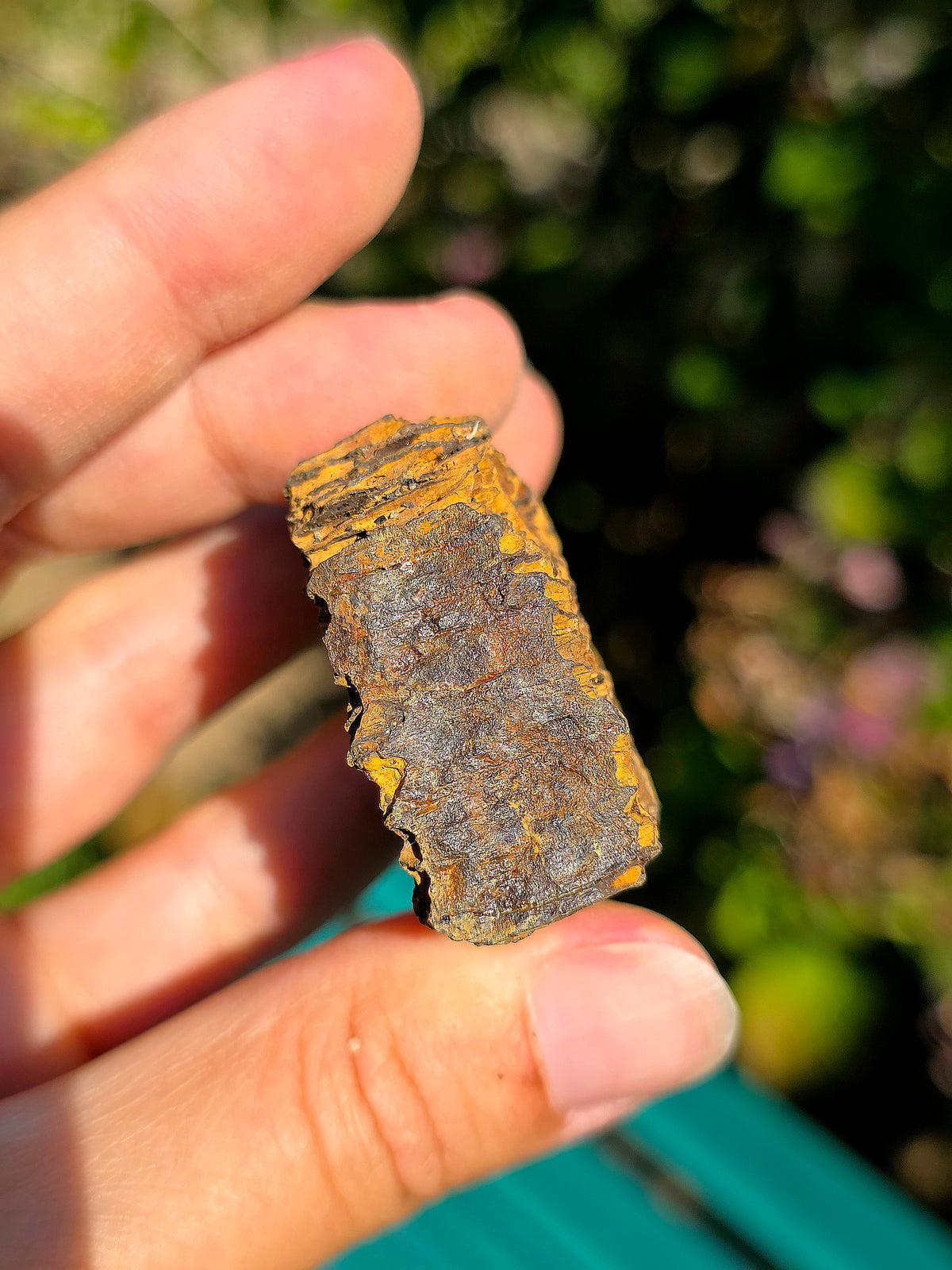 Jolie Limonite brute des Pyrénées.
