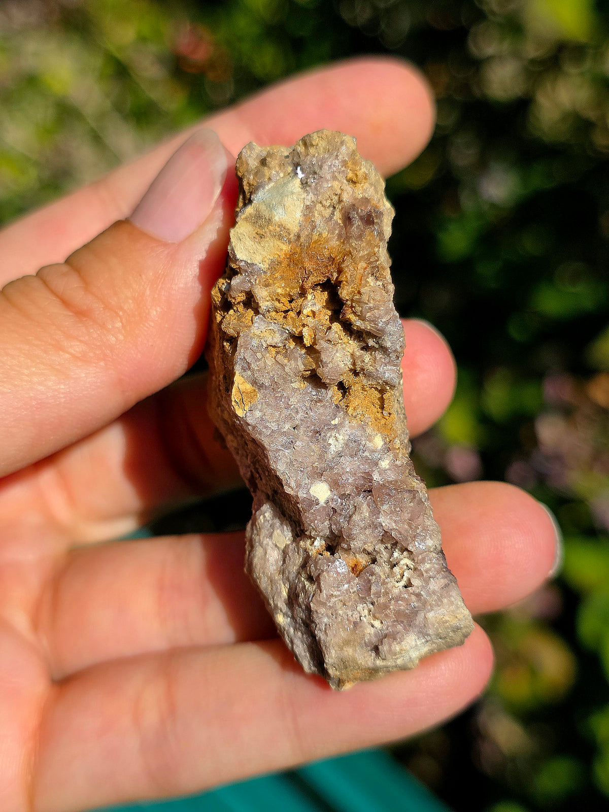 Axinite en provenance de Barèges, Pyrénées