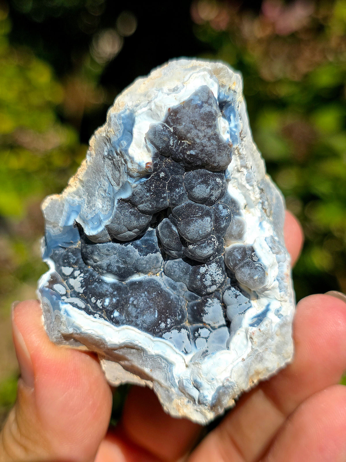 Calcédoine bleue brute du Poitou