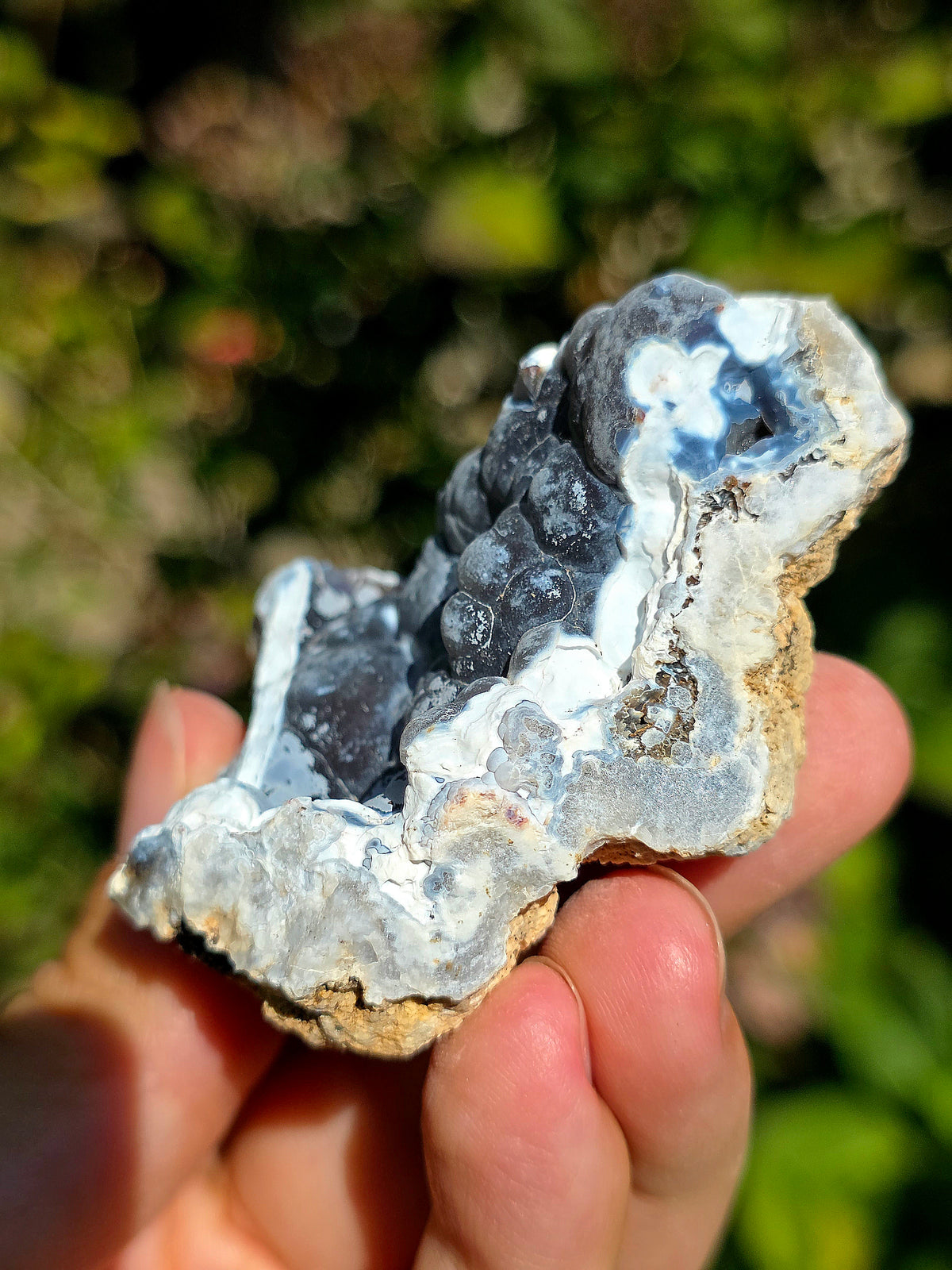 Calcédoine bleue brute du Poitou