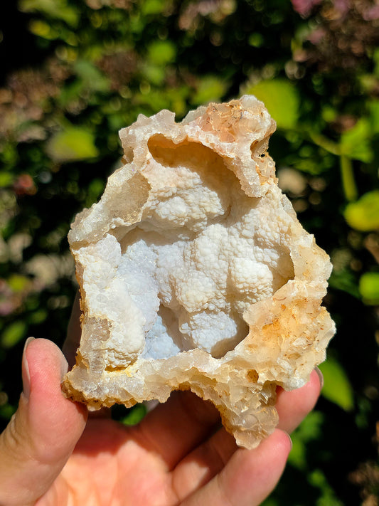Calcédoine blanche cristallisée du Poitou