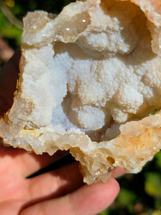 Calcédoine blanche cristallisée du Poitou