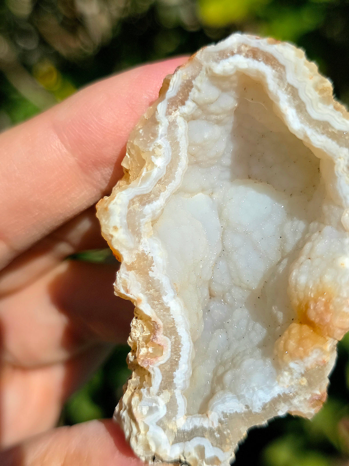 Calcédoine blanche du Poitou cristallisée