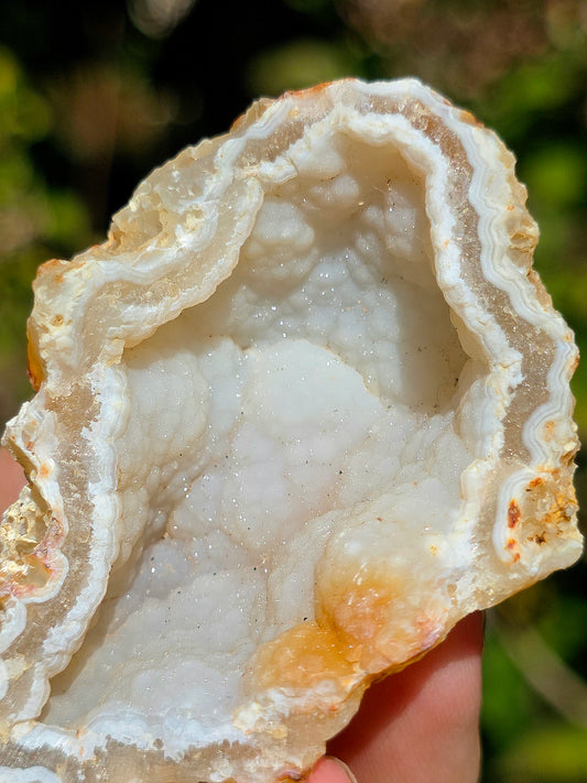 Calcédoine blanche du Poitou cristallisée