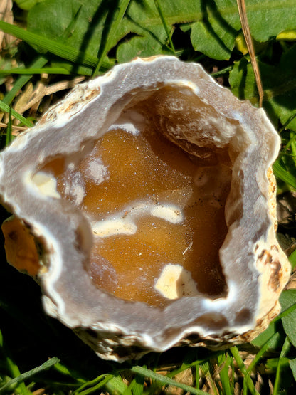 Calcédoine entière cristallisée du Poitou