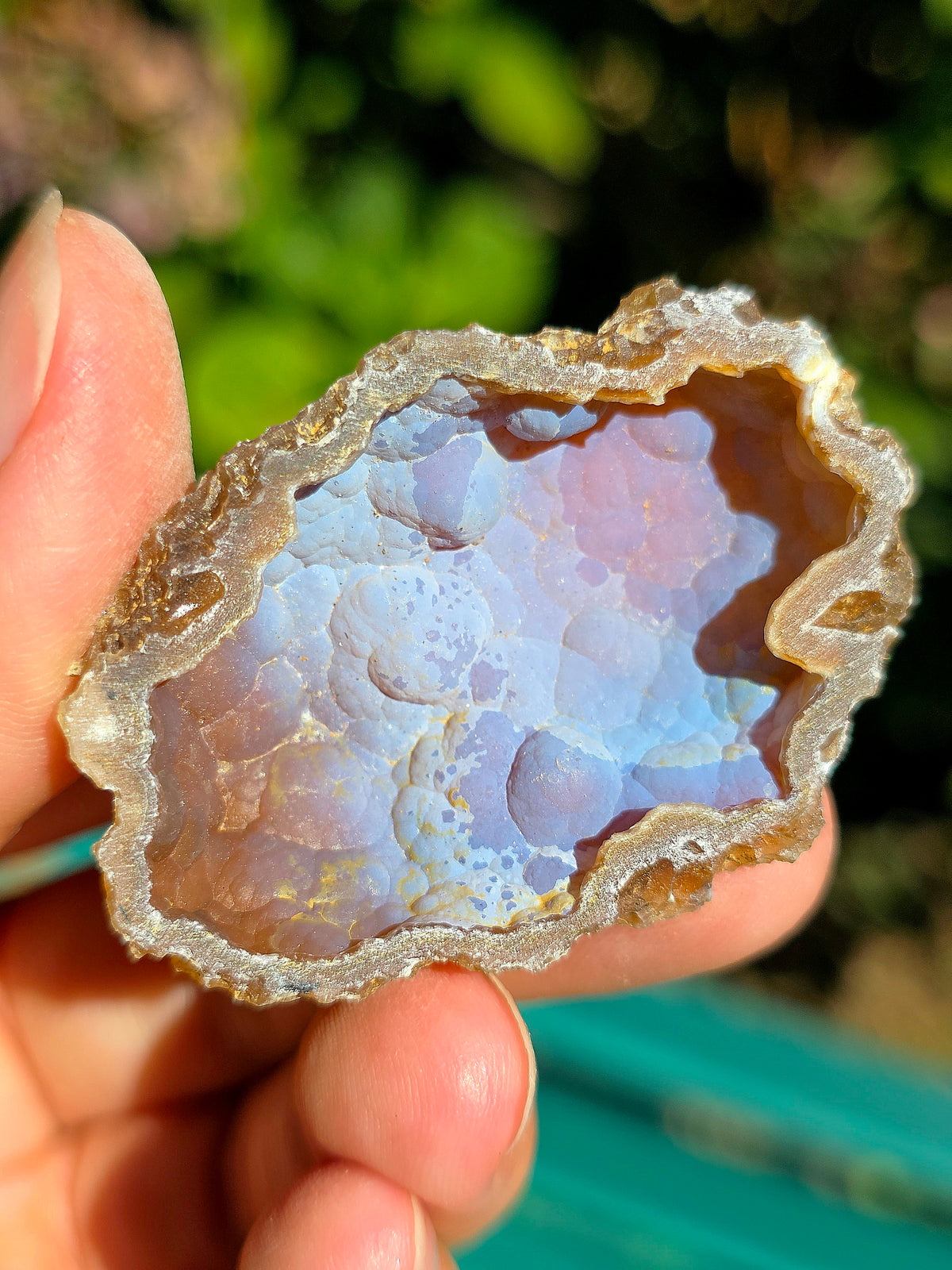 Calcédoine bleu et rouge du Poitou