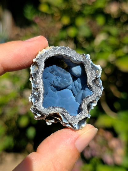 Calcédoine bleue brute du Poitou, France