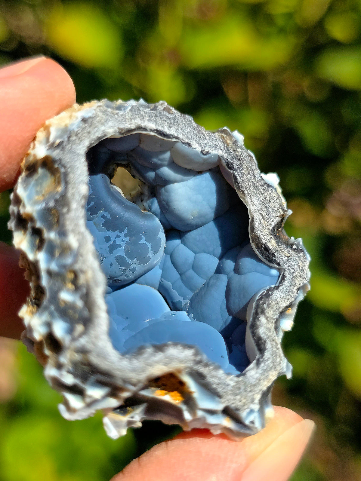 Calcédoine bleue brute du Poitou, France