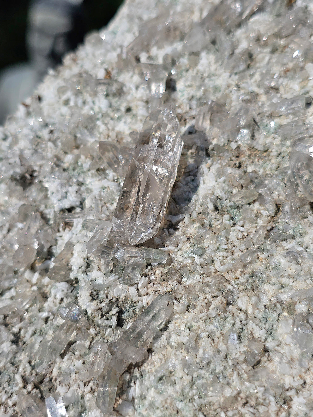 Grande plaque de Quartz et Quartz fumé d'Arrens dans les Hautes- Pyrénées.