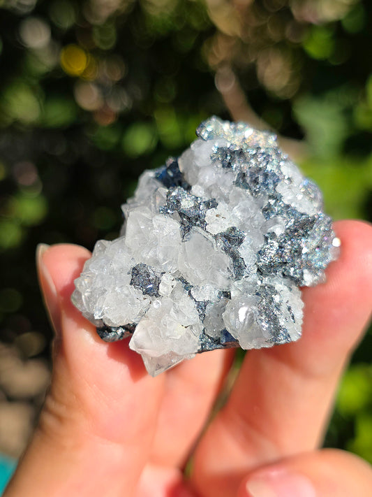 Tétraédrite ariégeoise brute avec Quartz.