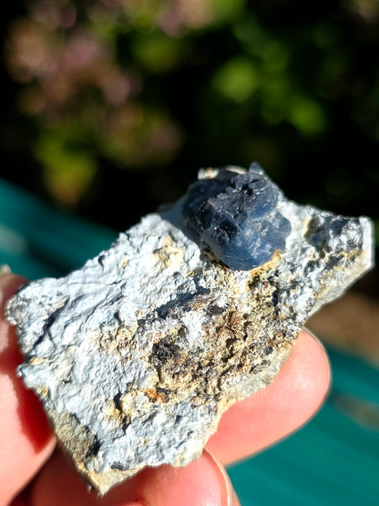 Quartz bleu brut des Pyrénées.