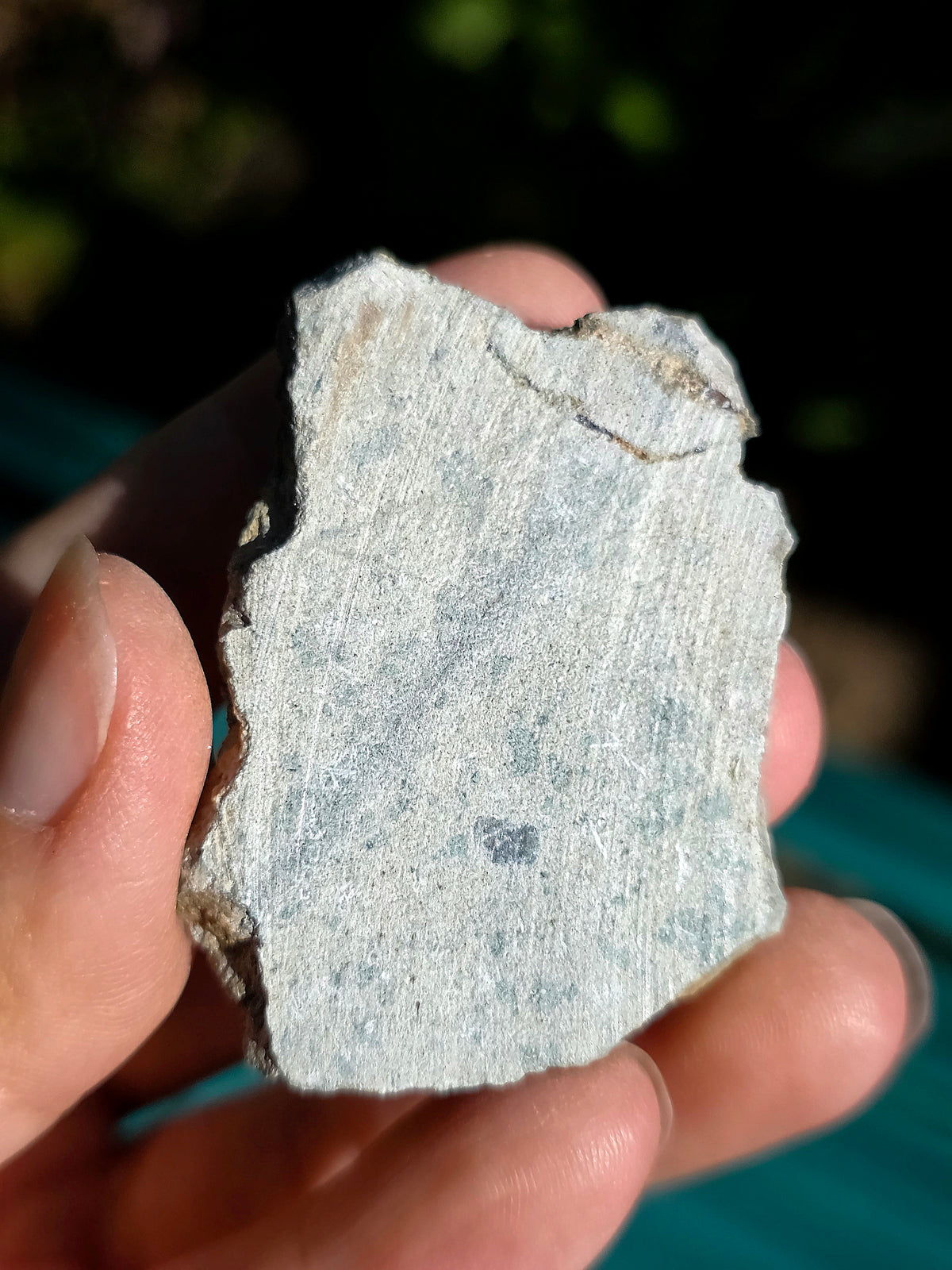 Quartz bleu brut des Pyrénées.