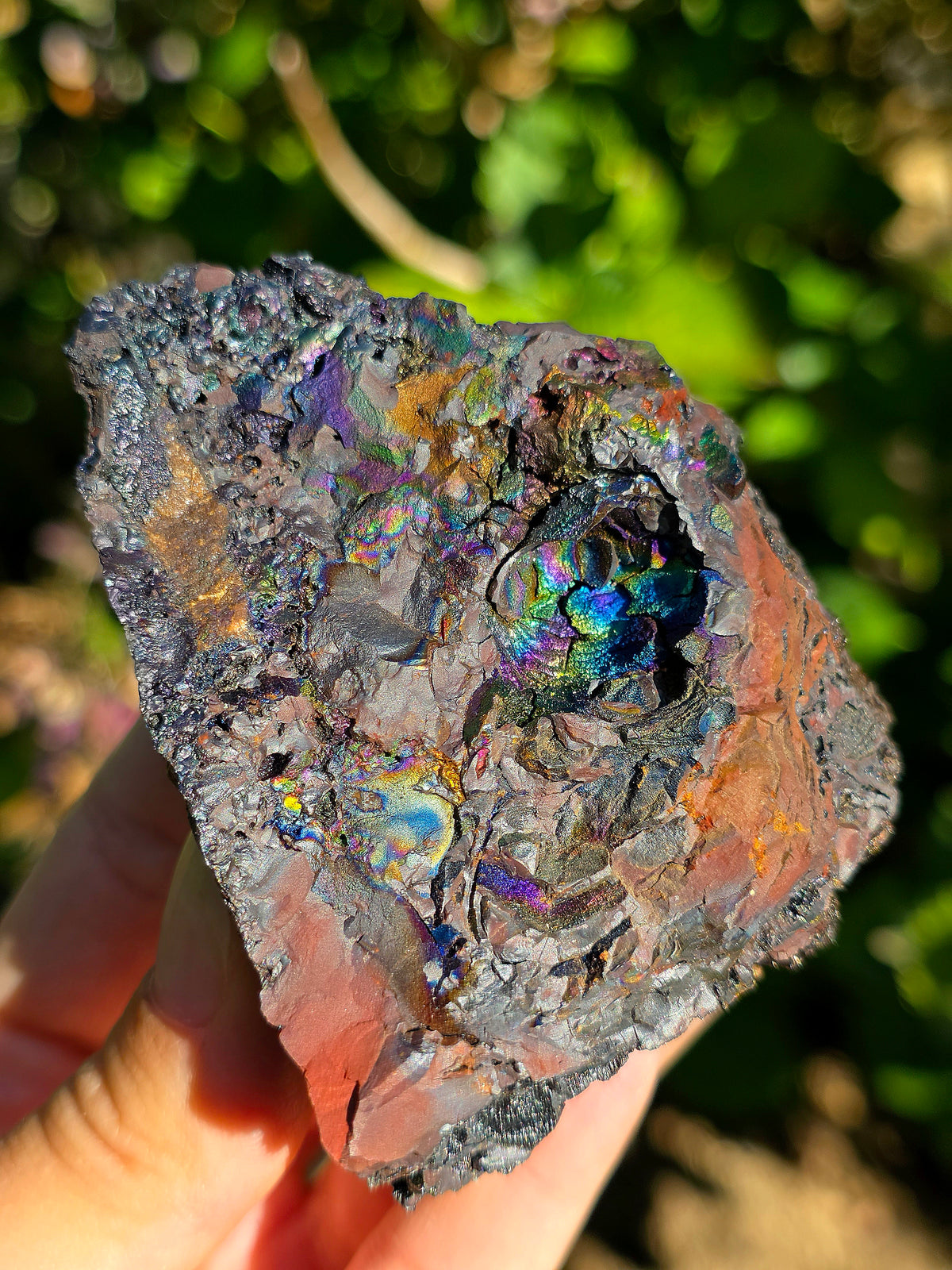 Goethite irisée de Bagnères de Luchon dans les Pyrénées