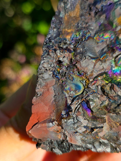 Goethite irisée de Bagnères de Luchon dans les Pyrénées