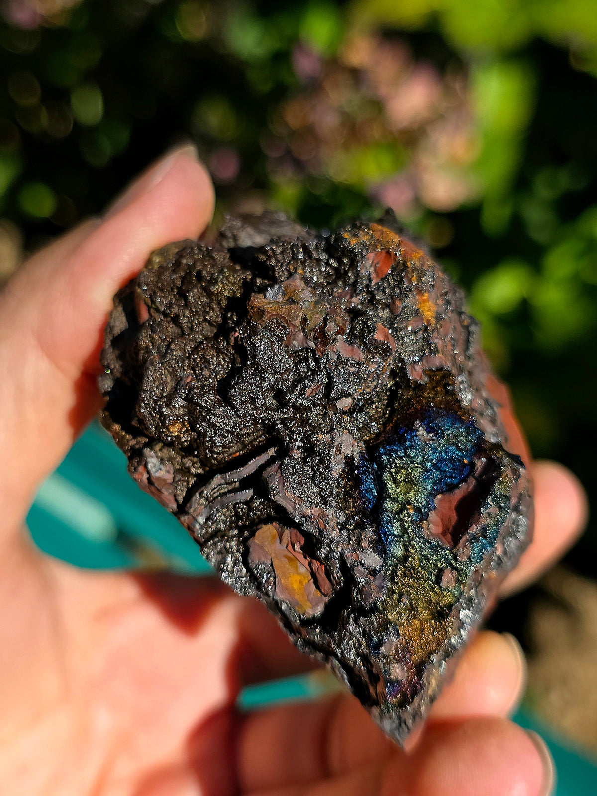 Goethite irisée de Bagnères de Luchon dans les Pyrénées