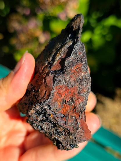 Goethite irisée de Bagnères de Luchon dans les Pyrénées