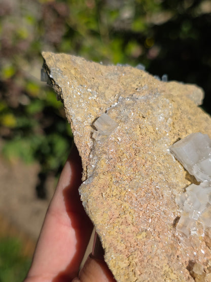 Halite espagnole réactive aux UV courts