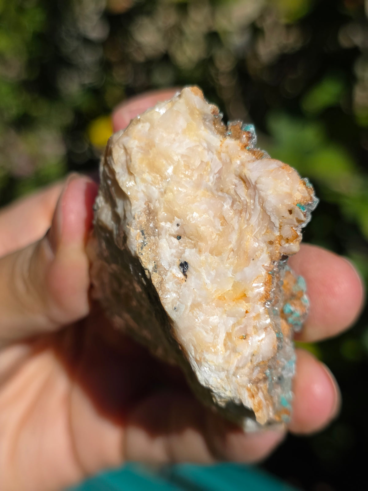 Malachite sur Gypse et Dolomite de Touissit Bou-Becker au Maroc