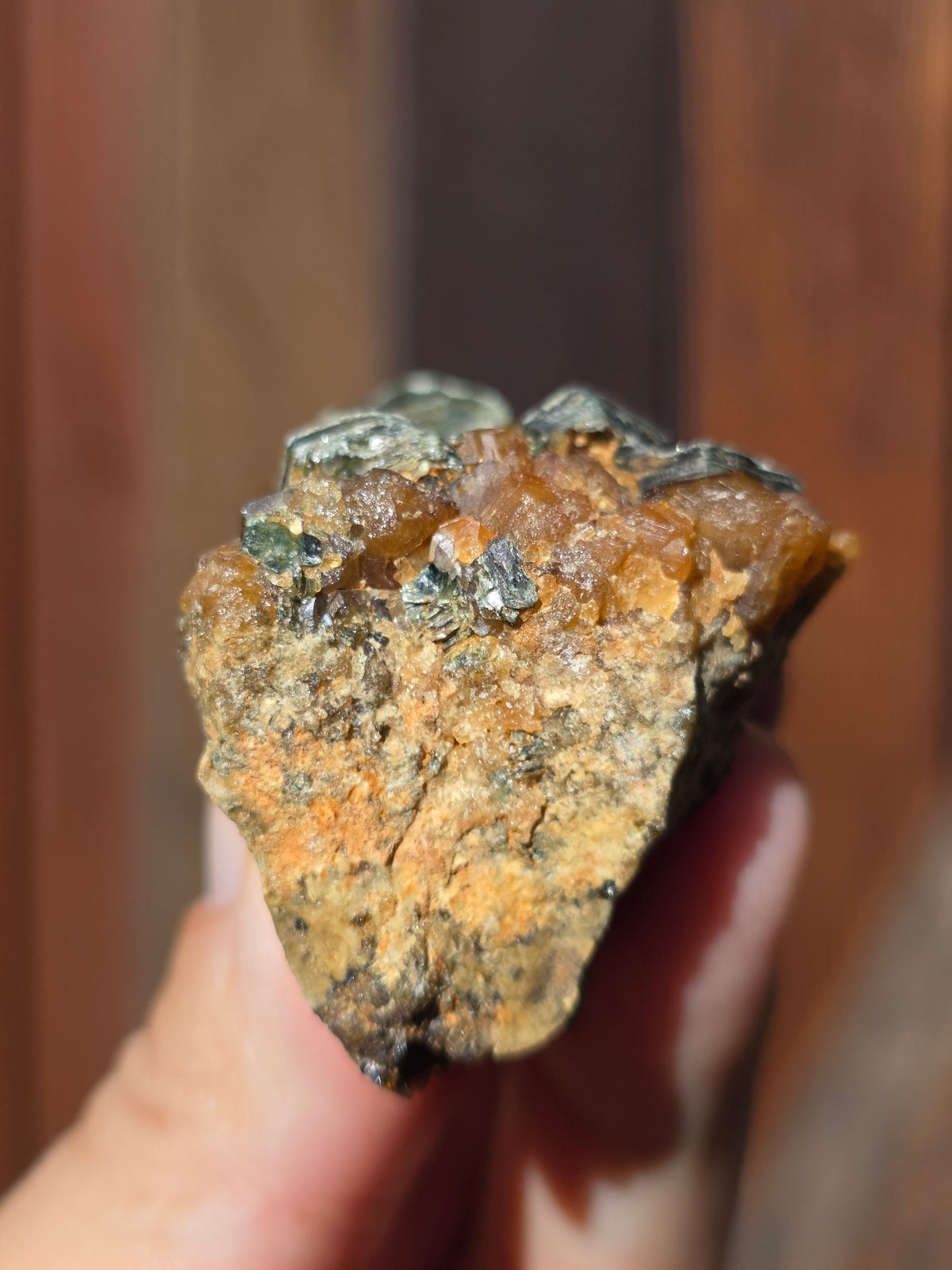 Clinochlore (Séraphinite) et Grenat bruts du Mali