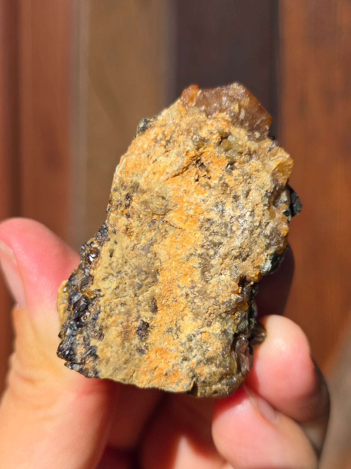 Clinochlore (Séraphinite) et Grenat bruts du Mali