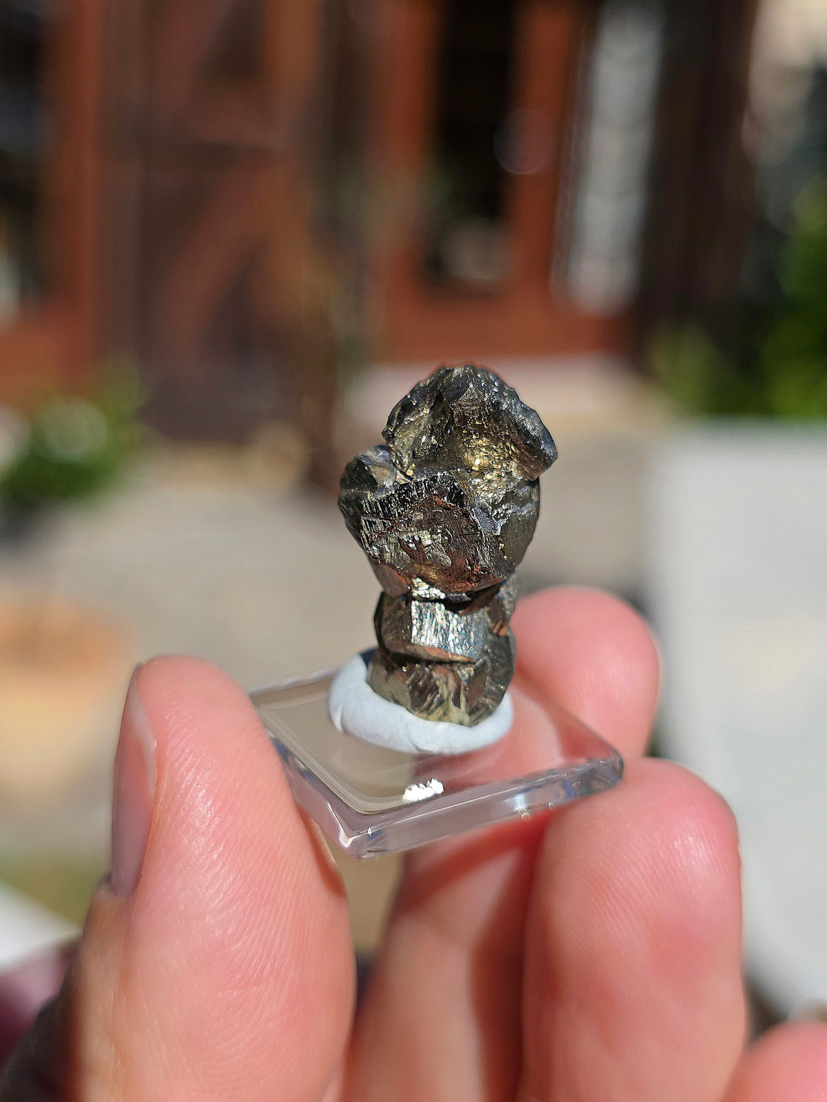 Pyrite de Serre-Ponçon sur son socle en verre n°2
