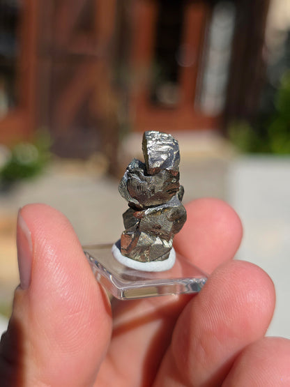 Pyrite de Serre-Ponçon sur son socle en verre n°2