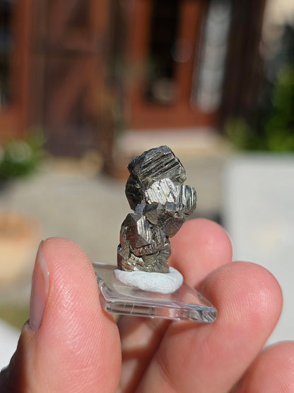 Pyrite de Serre-Ponçon sur son socle en verre n°2