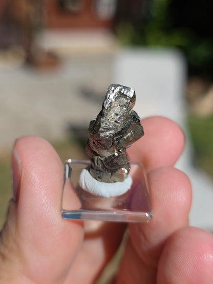 Pyrite de Serre-Ponçon sur son socle en verre n°2