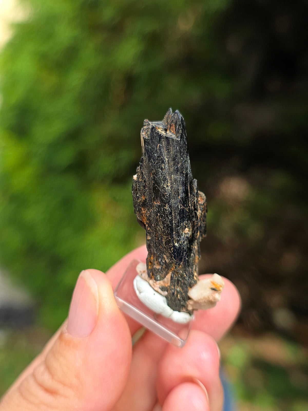 Aegyrine et Feldspath du Malawi réactive UV (à choisir)
