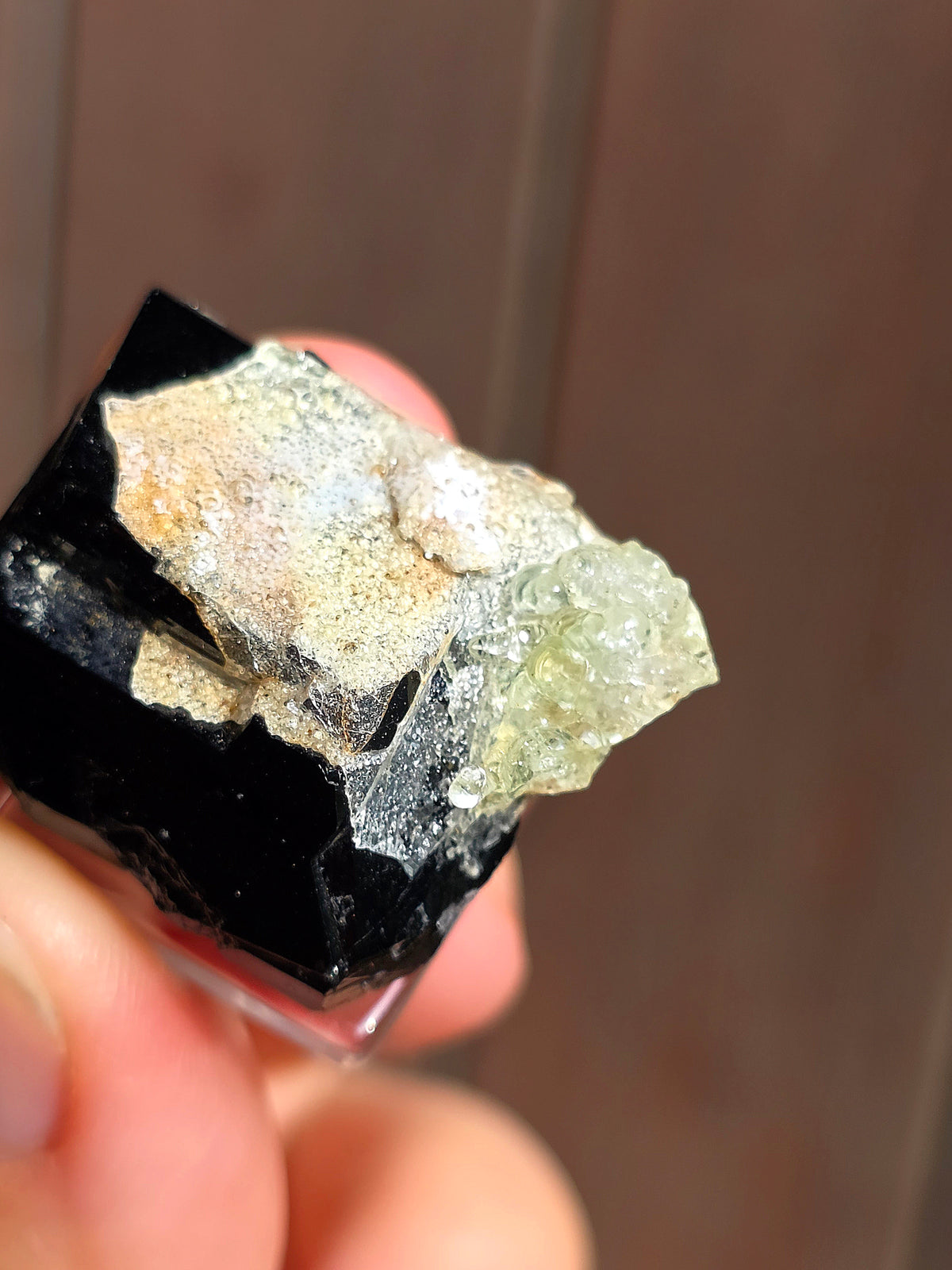 Opale Hyalite sur Tourmaline noire d'Erongo