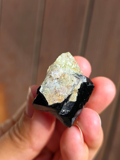 Opale Hyalite sur Tourmaline noire d'Erongo