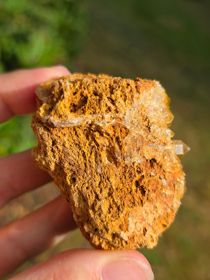 Quartz brut avec inclusions de Limonite