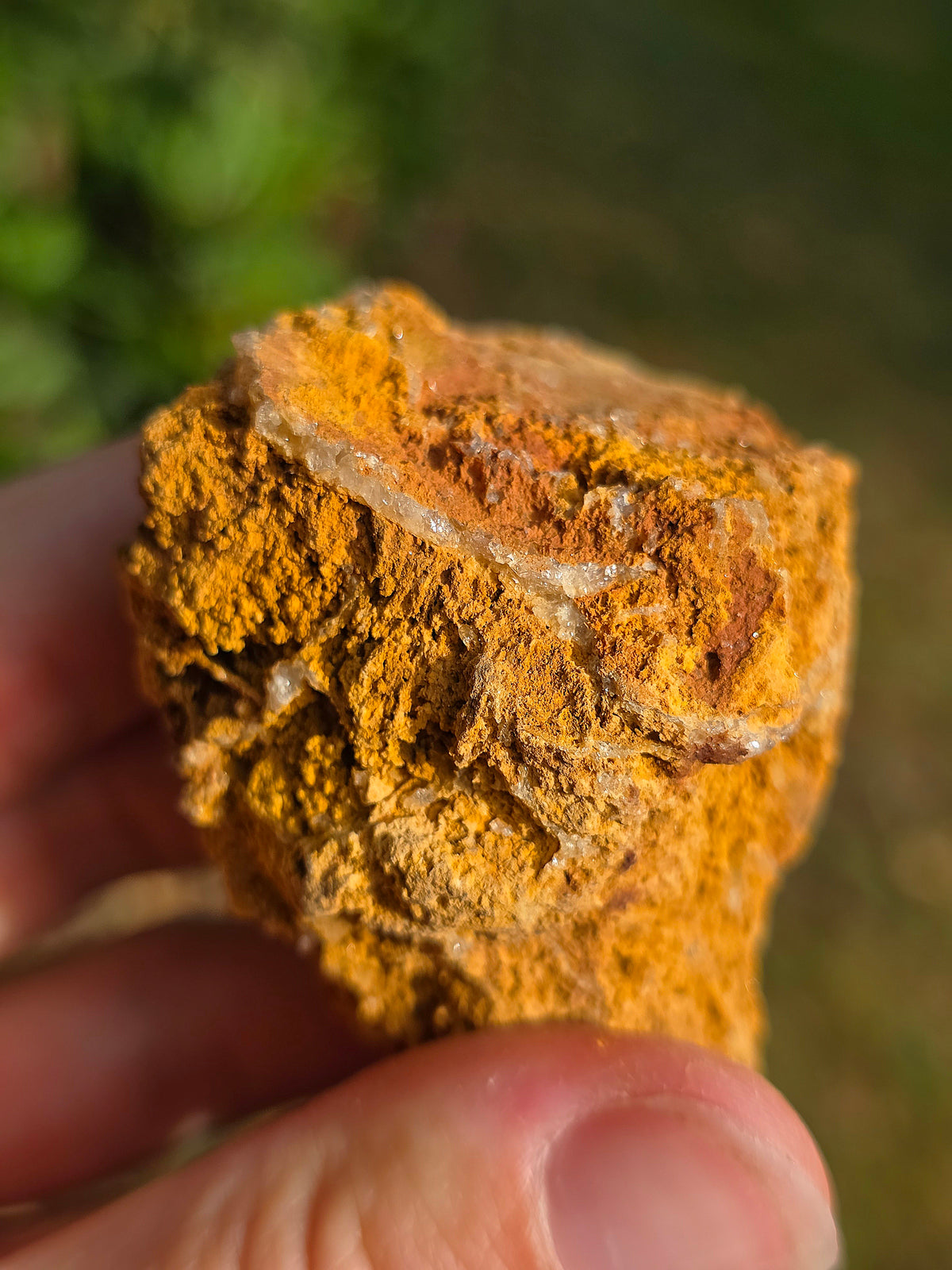 Quartz brut avec inclusions de Limonite