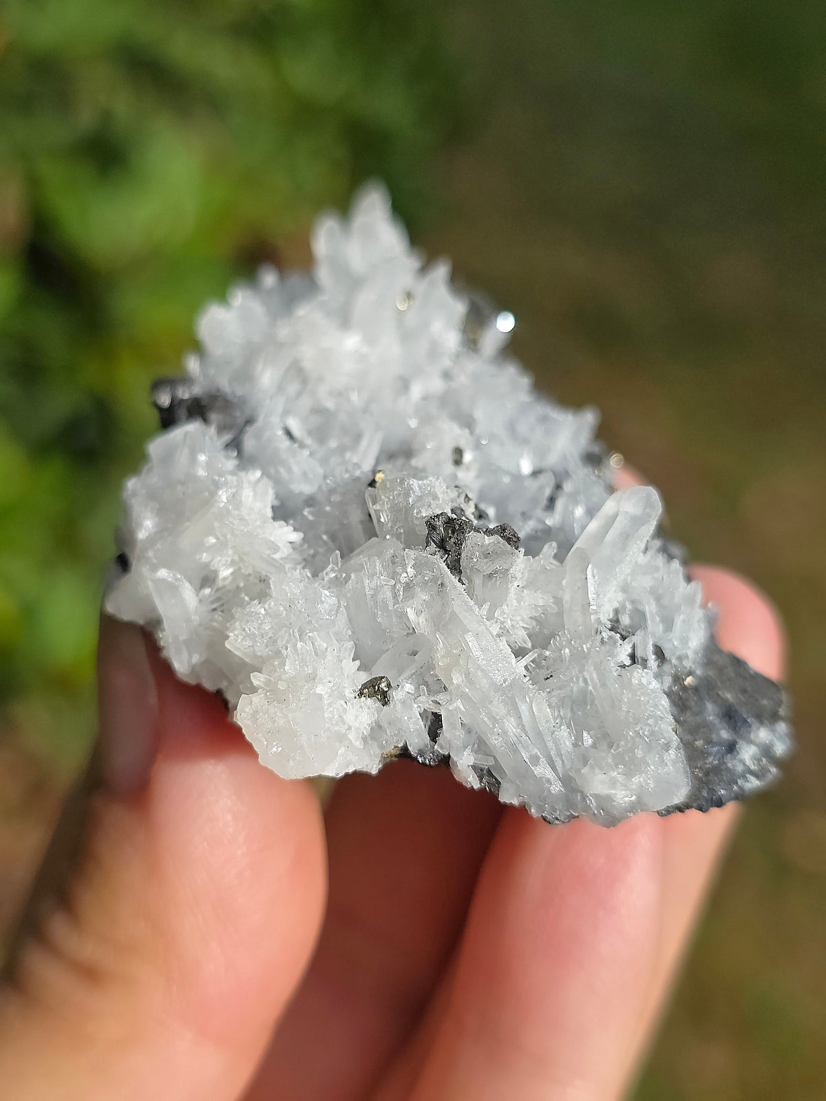 Quartz du Pérou avec inclusions de Pyrite et de Galène.