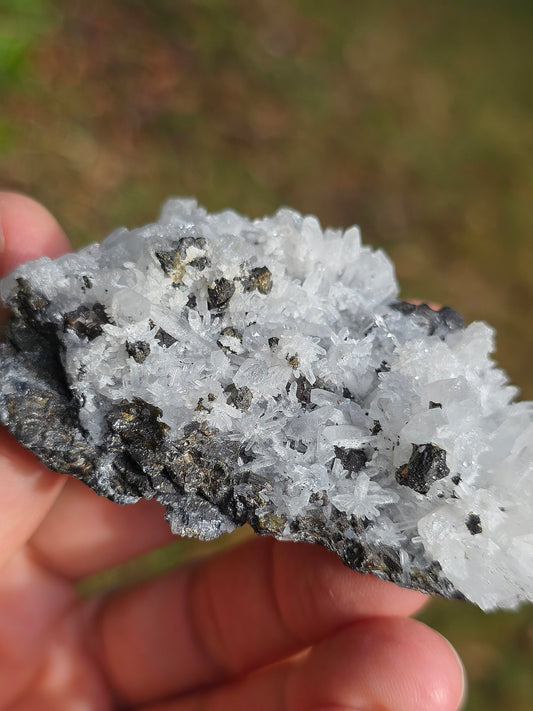 Quartz du Pérou avec inclusions de Pyrite et de Galène.