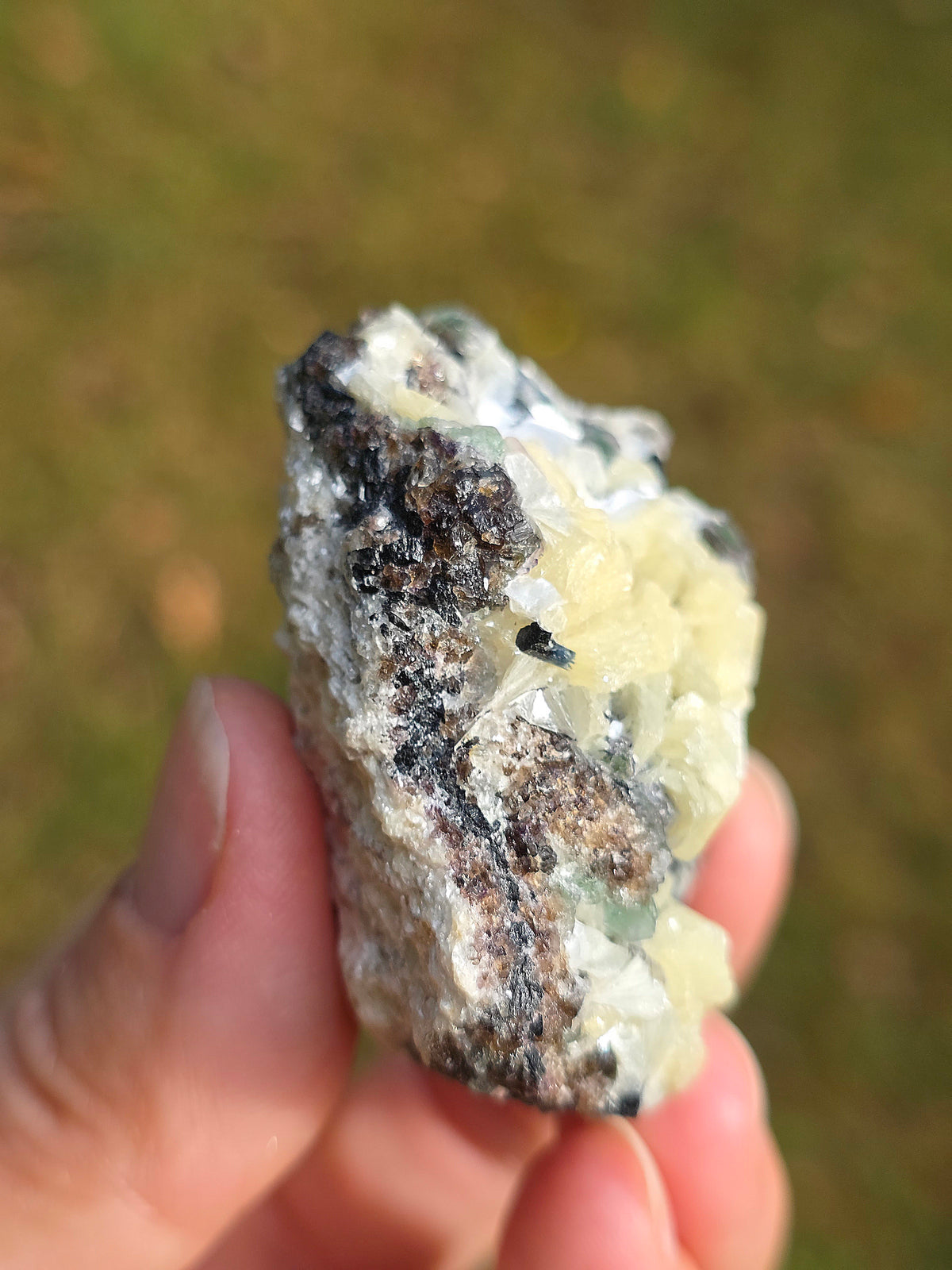 Muscovite, de Fluorite et de Tourmaline noire de Namibie