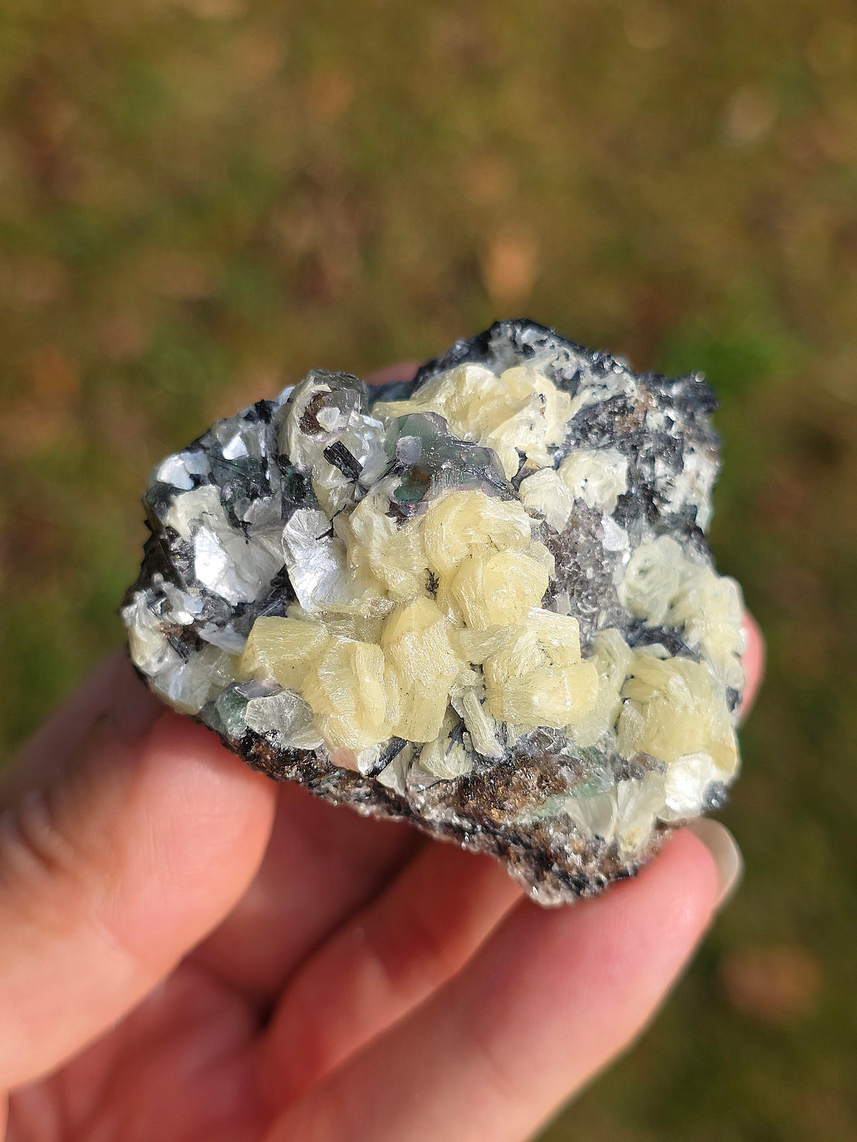 Muscovite, de Fluorite et de Tourmaline noire de Namibie