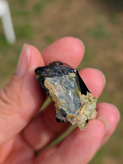 Opale Hyalite sur Tourmaline noire d'Erongo C