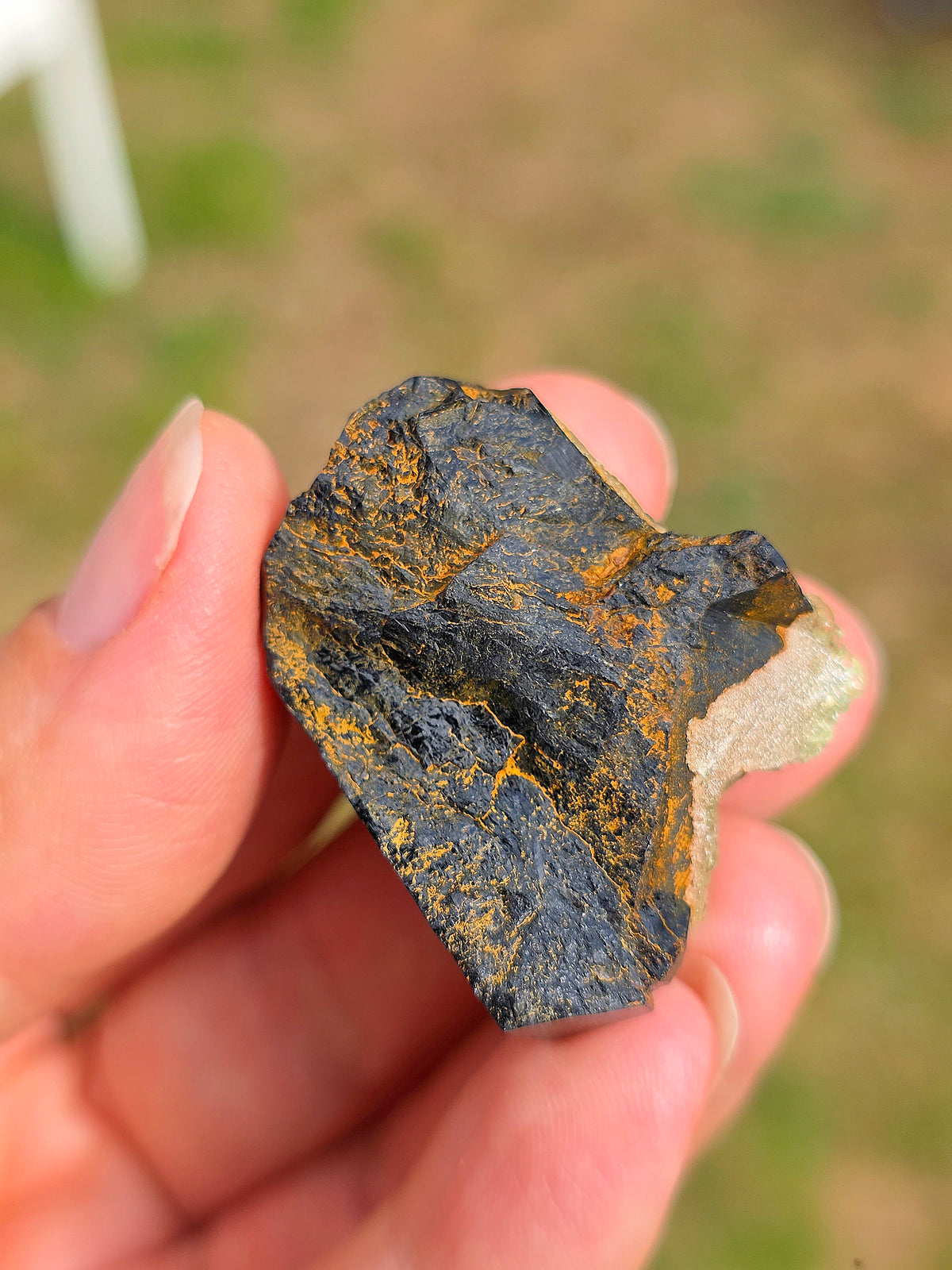 Opale Hyalite sur Tourmaline noire d'Erongo C