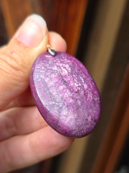 Pendentif en Rubis avec une cristallisation incroyable