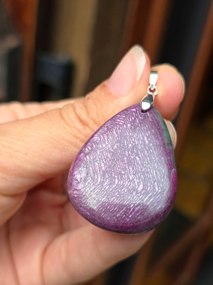 Pendentif en Rubis avec une cristallisation incroyable