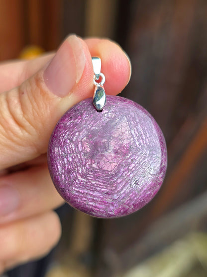 Pendentif en Rubis avec une cristallisation incroyable