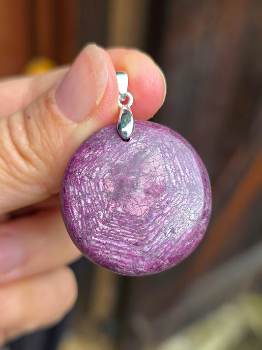 Pendentif en Rubis avec une cristallisation incroyable