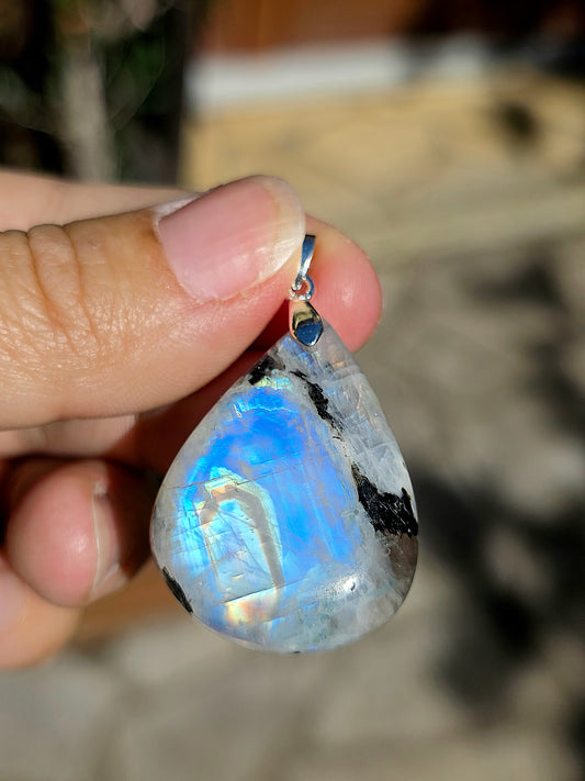 Superbe pendentif en Labradorite blanche