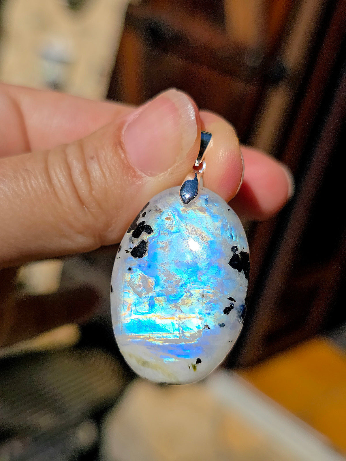 Superbe pendentif en Labradorite blanche