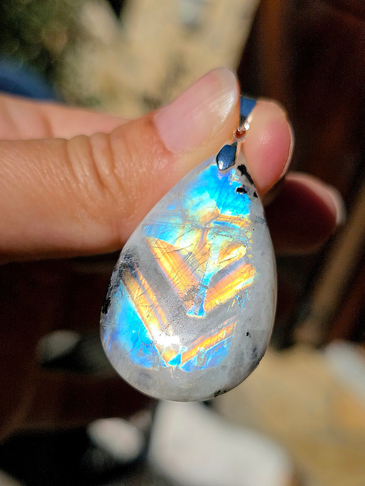 Superbe pendentif en Labradorite blanche
