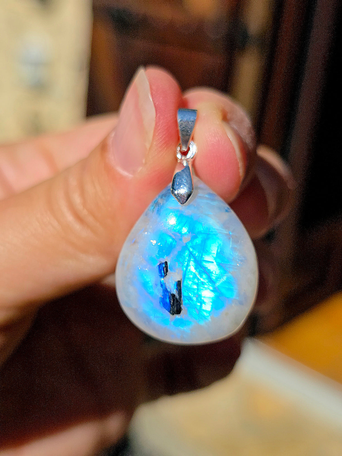 Superbe pendentif en Labradorite blanche