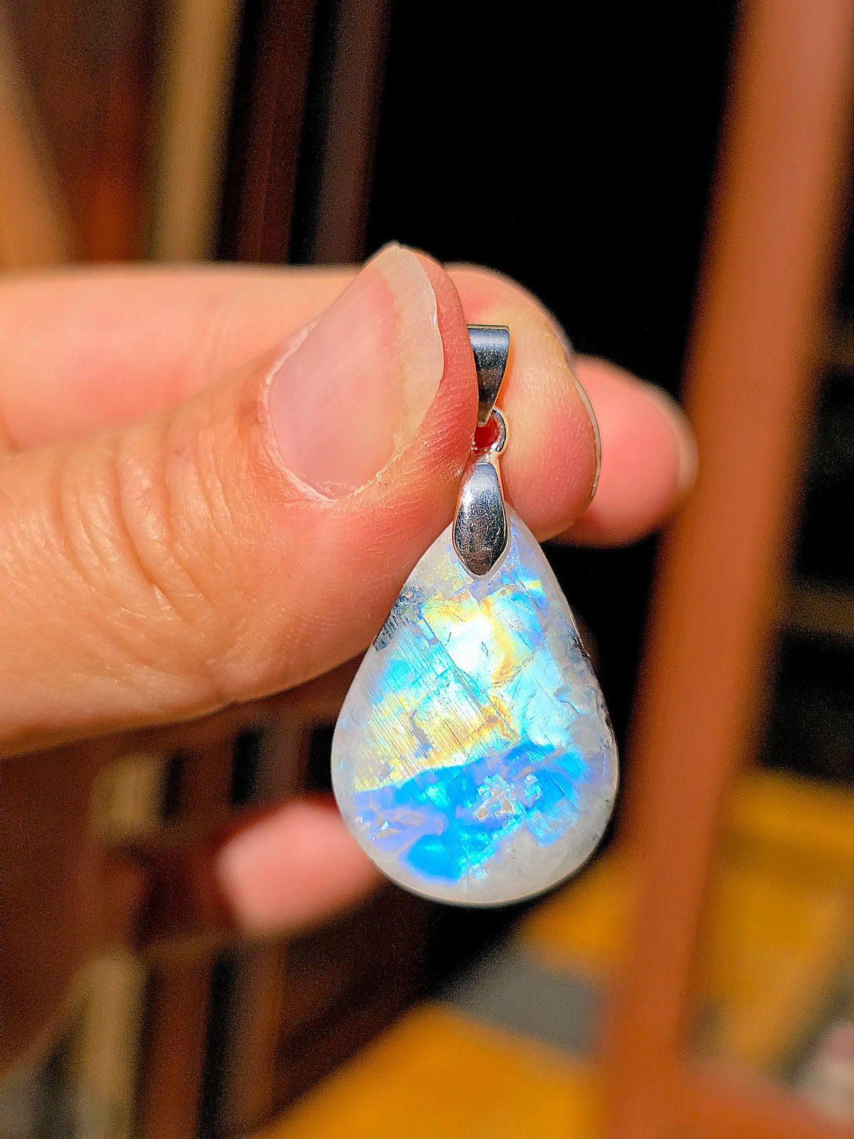 Superbe pendentif en Labradorite blanche