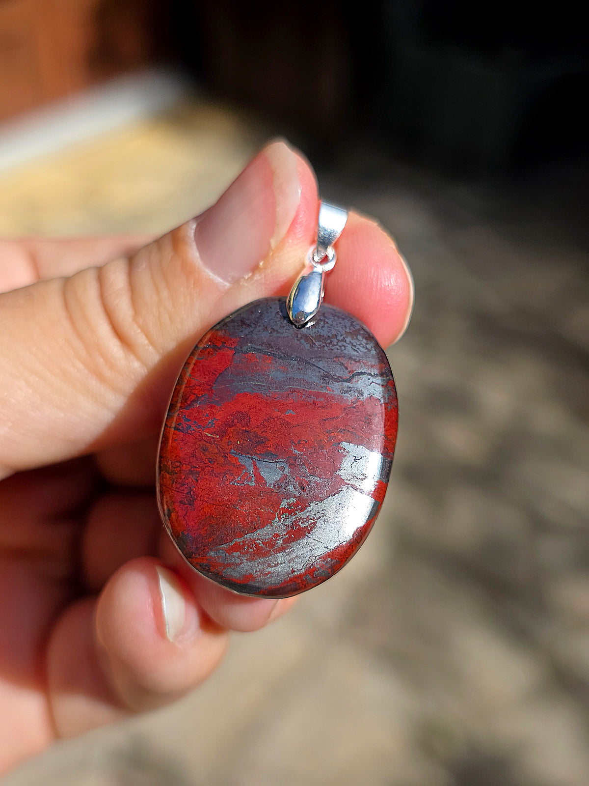 Pendentif en Jaspilite, jaspe hématisé