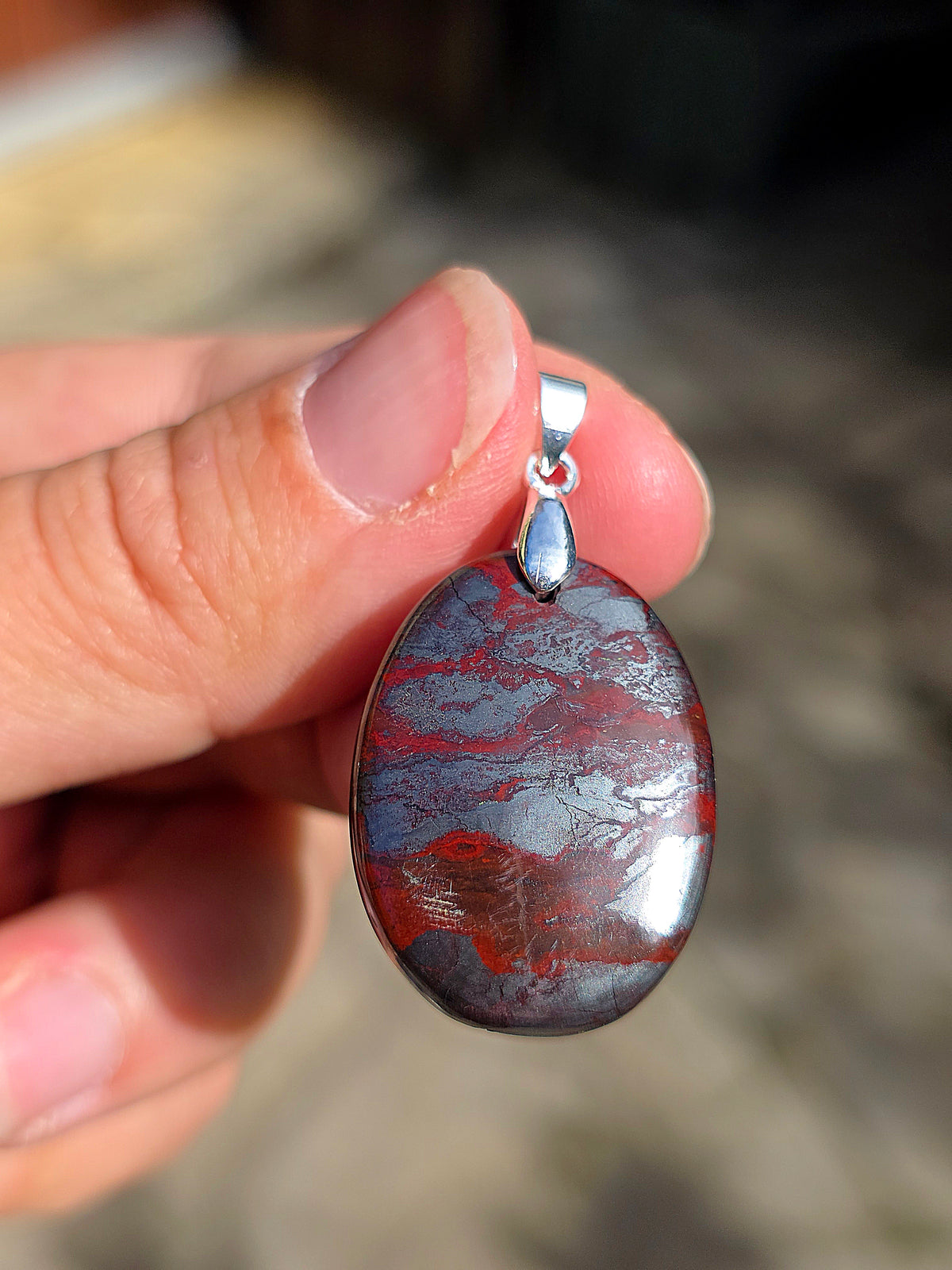 Pendentif en Jaspilite, jaspe hématisé